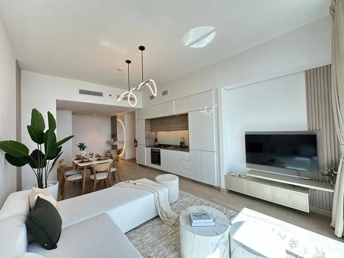 Luxueux Ammenities Tower, Sea View, Near To Beach Dubai Lejlighed