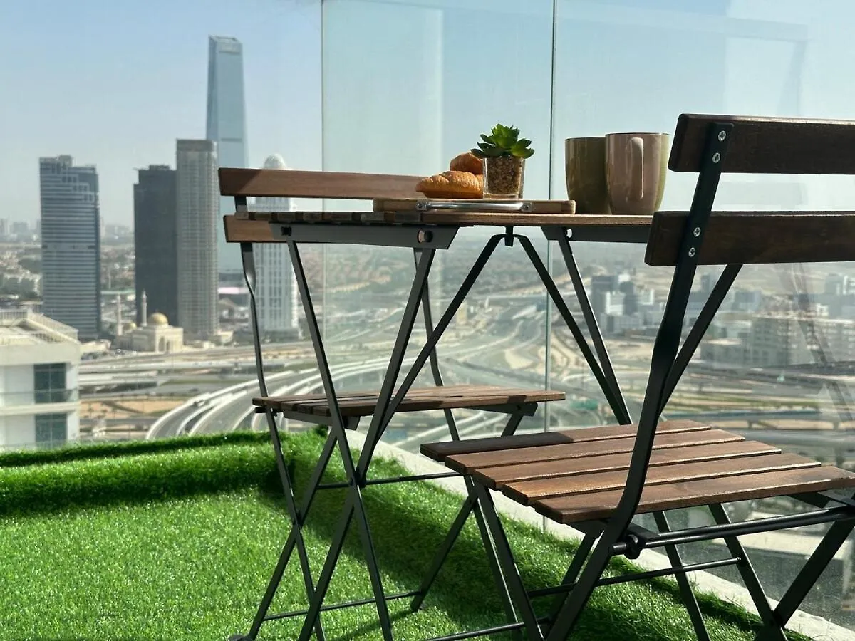 Luxueux Ammenities Tower, Sea View, Near To Beach Dubai Apartment